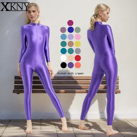 1. **컬러풀 패턴**: 다양한 색상과 디자인이 조화를 이루어 흥미로운 시각적 효과를 제공합니다. 이는 비치웨어로서 시선을 끌고 여름 분위기를 더해줍니다. XCKNY 광택 시리즈 바디수트, 하이넥 긴팔 점프수트, 남녀 공용 가랑이, 양방향 지퍼 레오타드 mjinm 광택 수영복