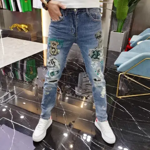 적으로, 남성용 스키니 청바지인 베어 프린트 슬림핏 스트레치 청바지는 다양한 장점과 스타일링 가능성으로 뛰어난 선택이 됩니다. 독창적인 프린트와 슬림핏, 편안한 착용감이 조화를 이뤄 남성분들에게 적합한 패션 아이템으로 자리 잡고 있습니다. 스타일을 고민하고 있는 남성이라면 한 번 시도해 보세요! 하루하루 다양한 스타일로 멋진 하루를 만들어 나갈 수 있을 겁니다. 데님 | 스키니 청바지 | 프린트