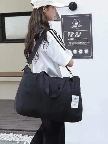1. **내마모성 소재**: 대용량 캔버스 여행 가방은 내구성이 뛰어난 내마모성 소재로 제작되어, 다양한 환경에서도 사용이 가능하며 오랜 시간 동안 안전하게 사용할 수 있습니다. 대용량 스포츠 여행 가방 여성용 핸드 헬드 피트니스 가방 요가 댄스 보관 가방 짧은 여행 비즈니스 가방 옥스포드 천 폴리 에스터
