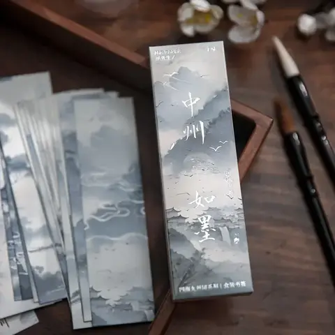 - 책을 읽는 순간, 집중이 필요합니다. 하지만 잊어버린 페이지를 찾기 위해 책을 펼치고 다시 뒤적이는 건 귀찮은 일입니다. 블랙 드래곤 북마크가 있다면, 그 문제는 간단히 해결됩니다. 사용 후 항상 제자리에 놓고 간편하게 사용할 수 있어, 독서의 흐름을 방해받지 않죠. 친구가 이 제품으로 독서할 때마다 즐거운 기분을 느낄 수 있을 것입니다. 레트로 중국 스타일 책갈피 빈티지 산악 건물 풍경 책갈피, 학생 학용품 스크랩북 책갈피, 30 장